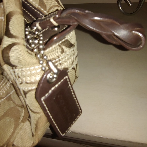 Beautiful and immaculate Coach Handbag!! ❤ - Picture 7 of 8